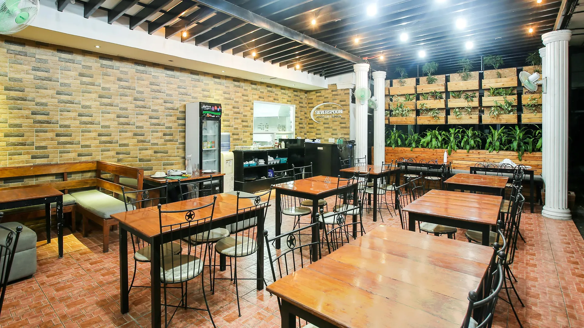 Hotel Euroasia By Bluebookers Angeles