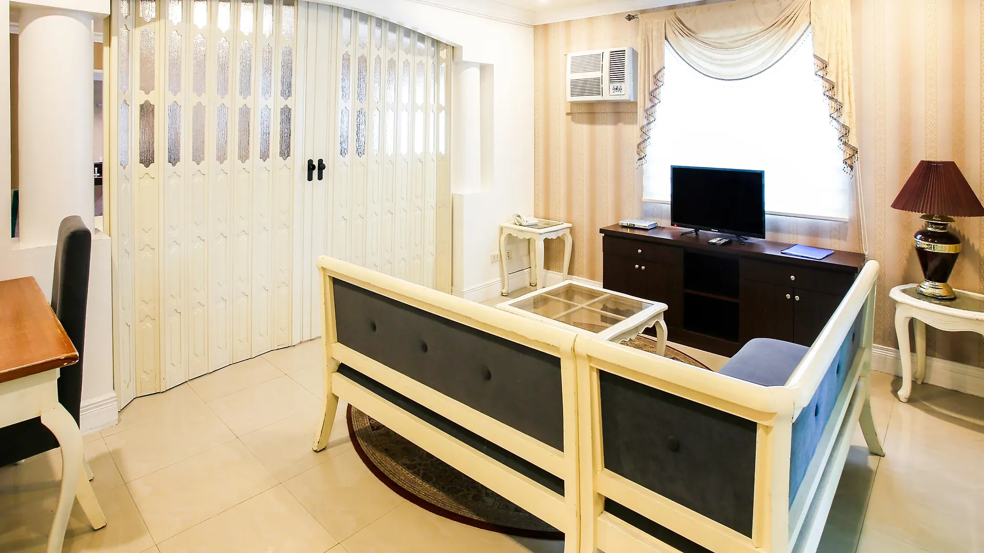 Hotel Euroasia By Bluebookers Angeles