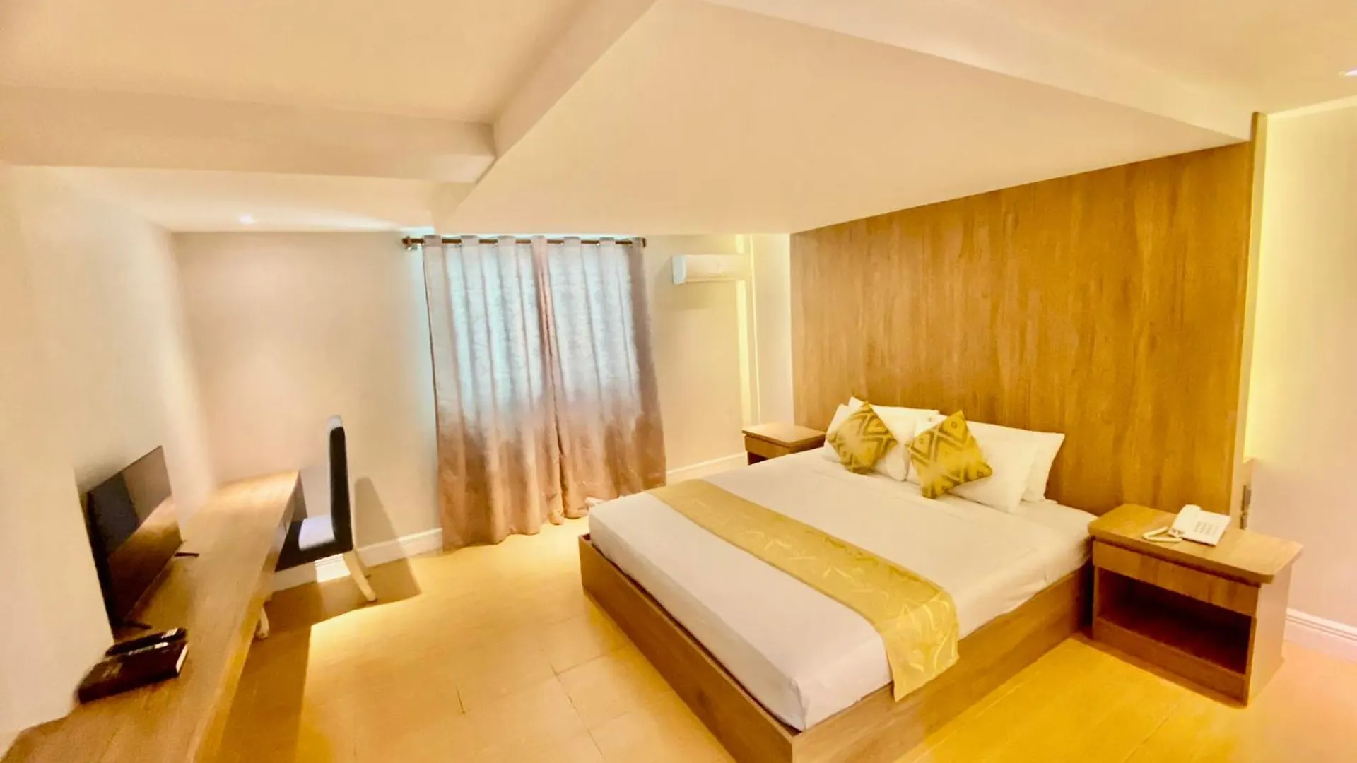 Hotel Euroasia By Bluebookers Angeles 3*,