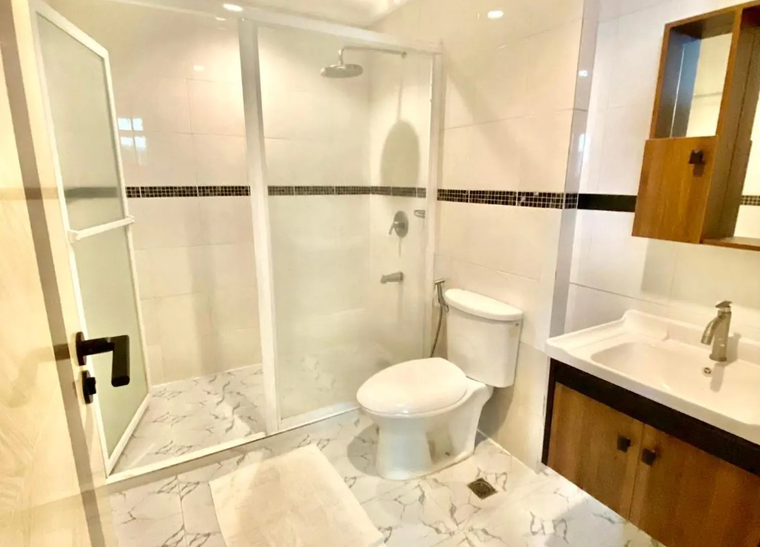 Hotel Euroasia By Bluebookers Angeles Philippines