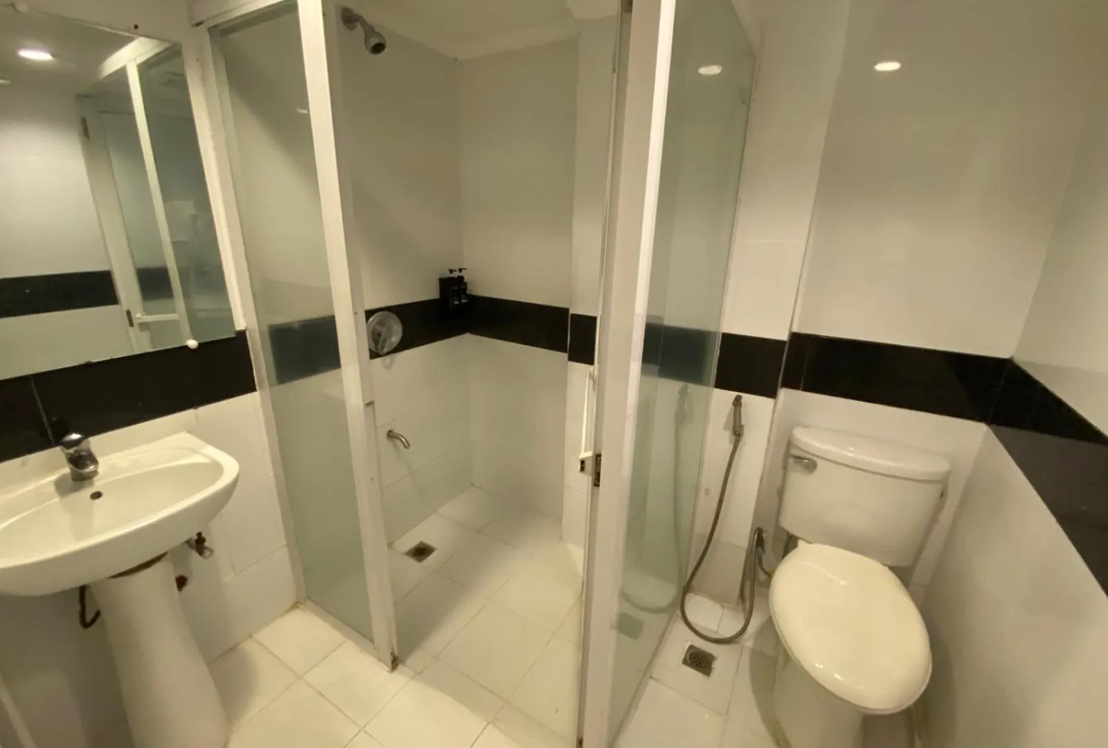 ***  Hotel Euroasia By Bluebookers Angeles Philippines