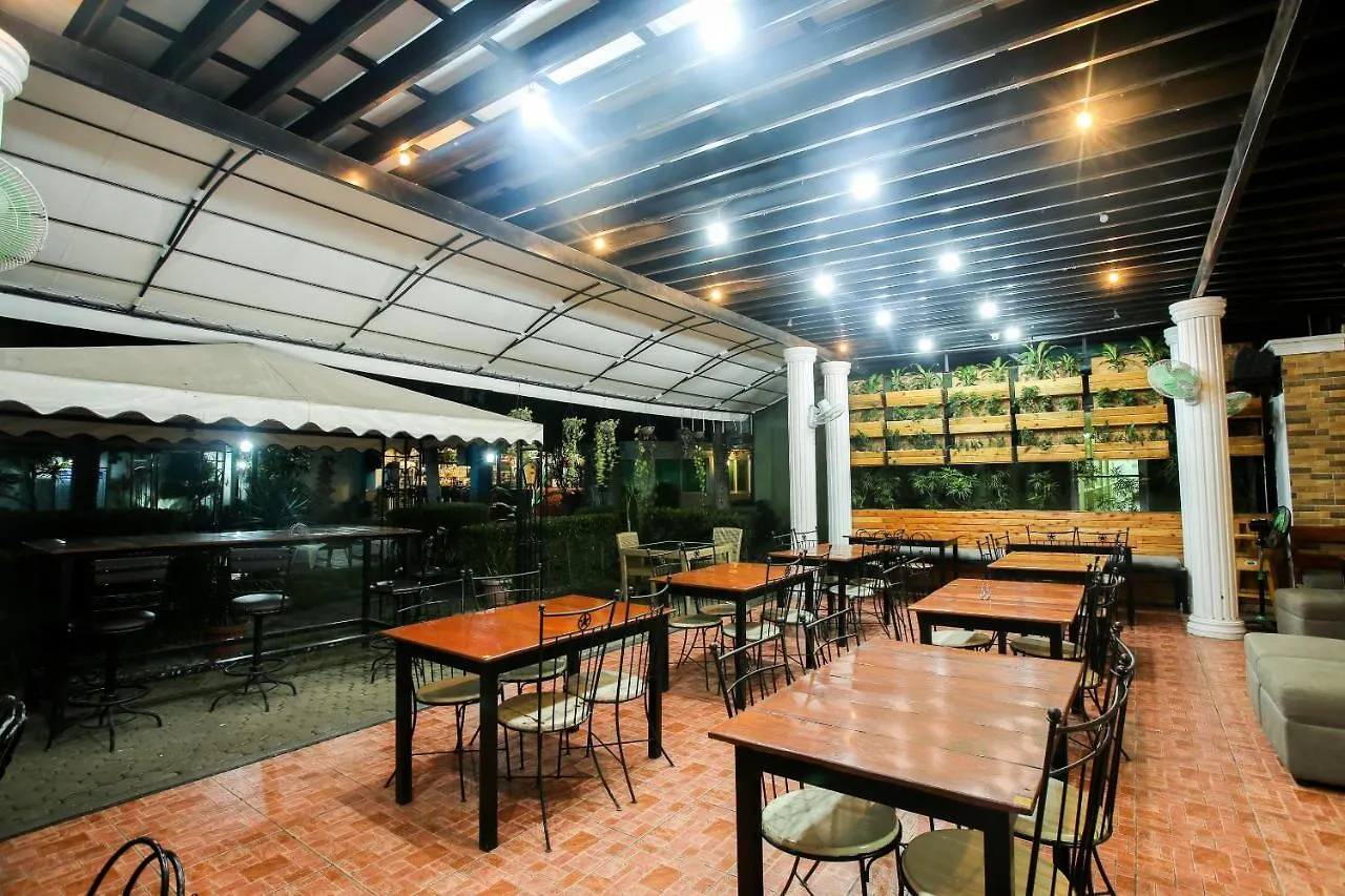 Hotel Euroasia By BLUEBOOKERS Angeles 3*,