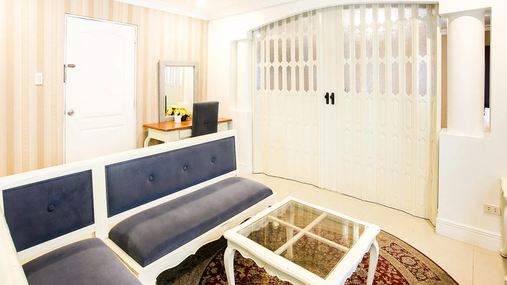 Hotel Euroasia By Bluebookers Angeles