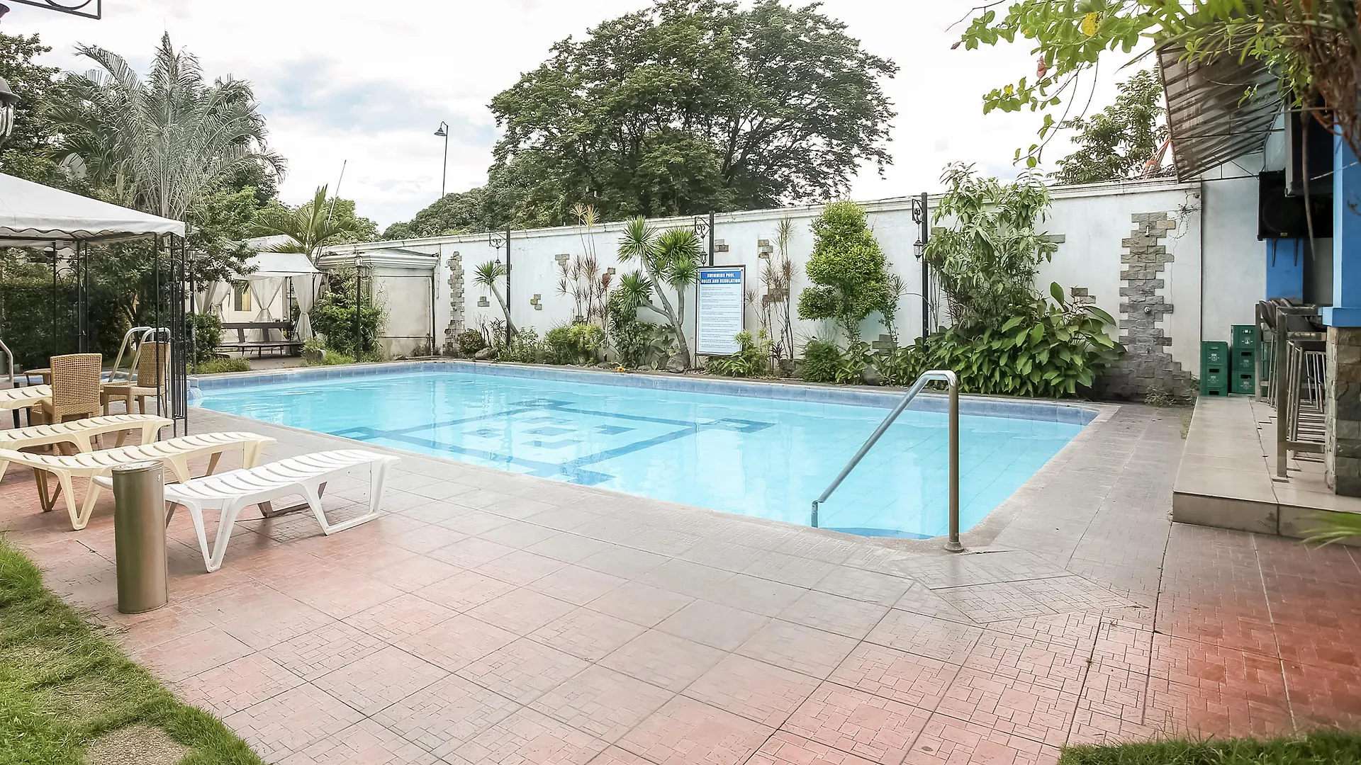 Hotel Euroasia By Bluebookers Angeles