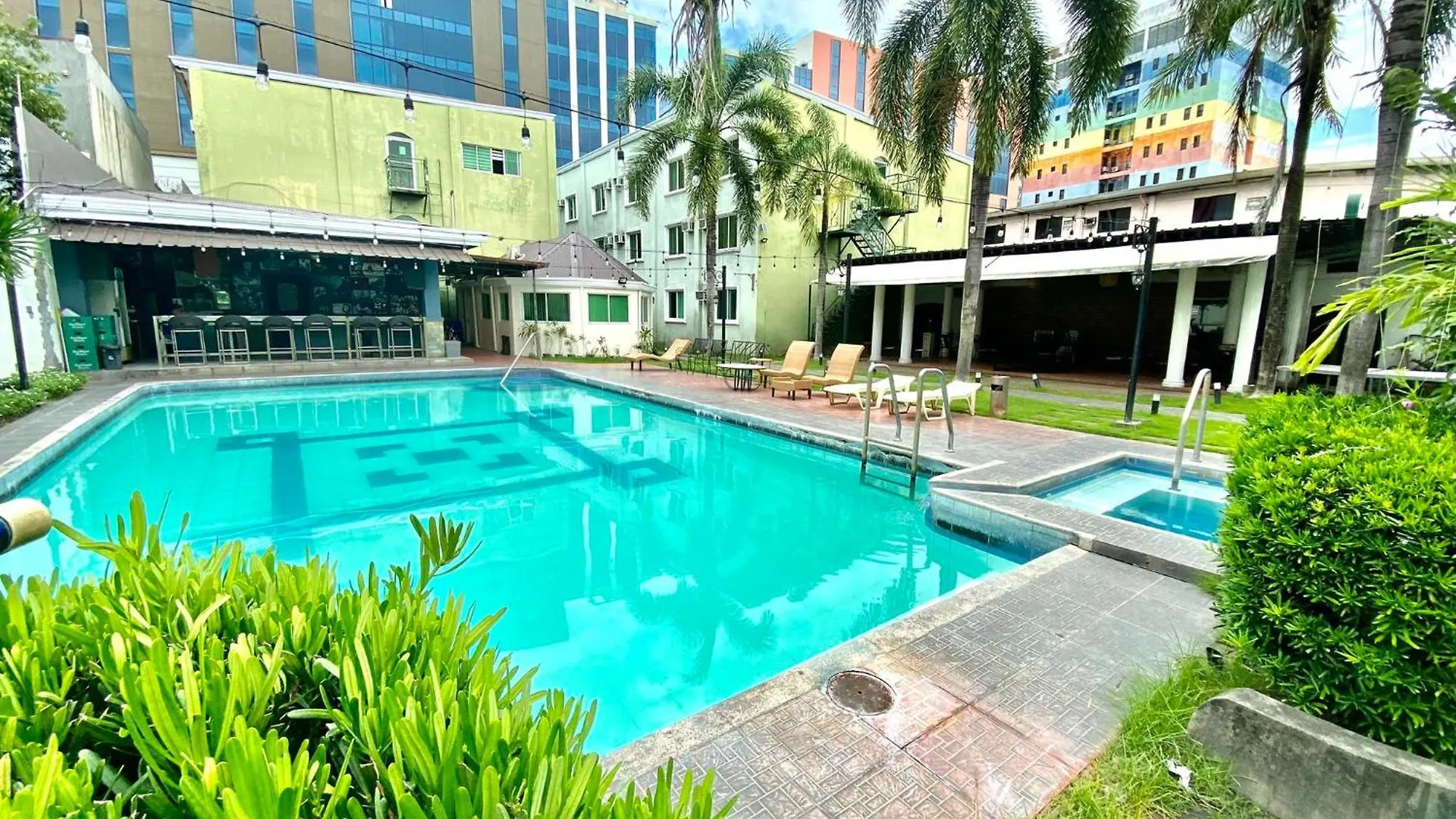***  Hotel Euroasia By Bluebookers Angeles Filipíny