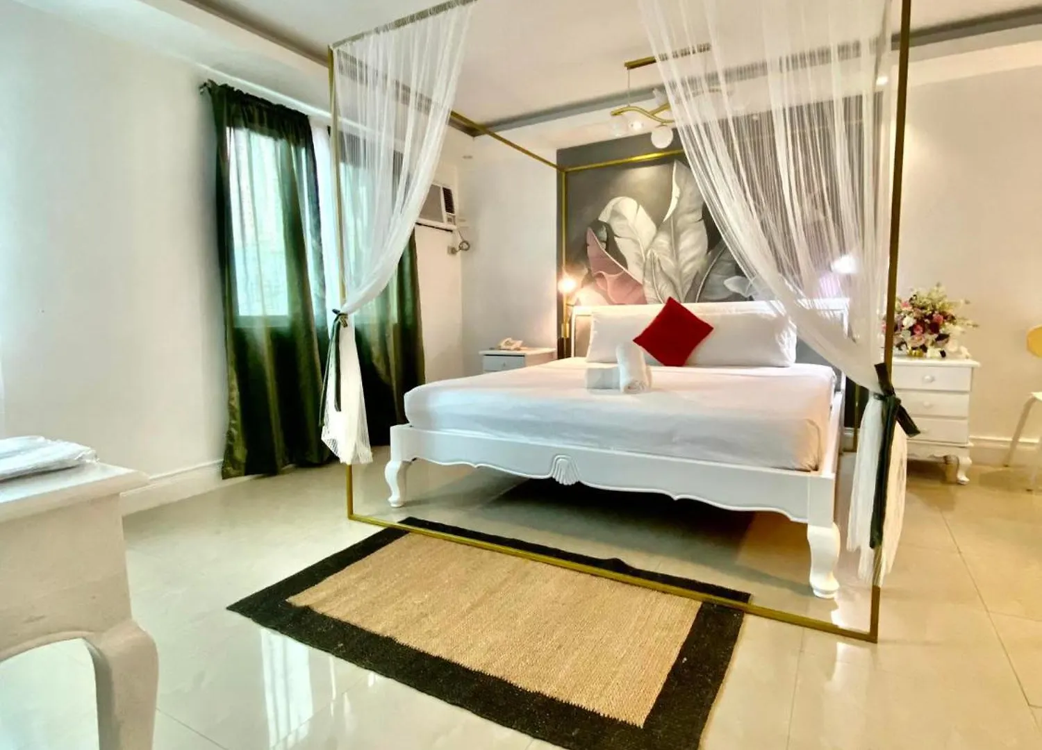 Hotel Euroasia By Bluebookers Angeles