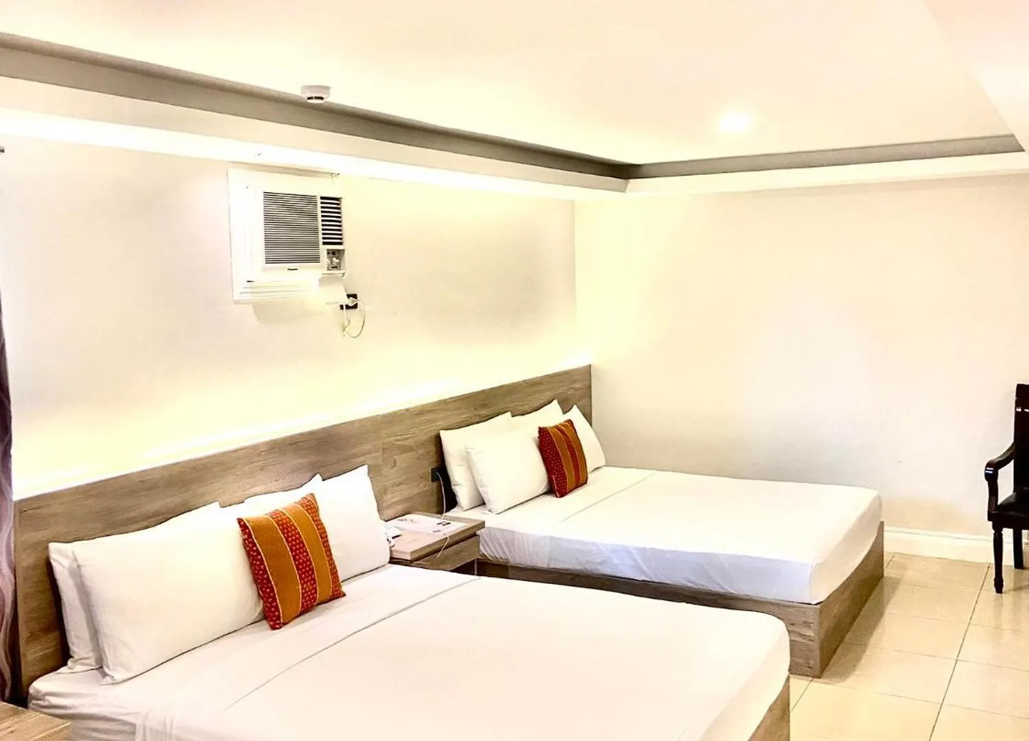Hotel Euroasia By Bluebookers Angeles