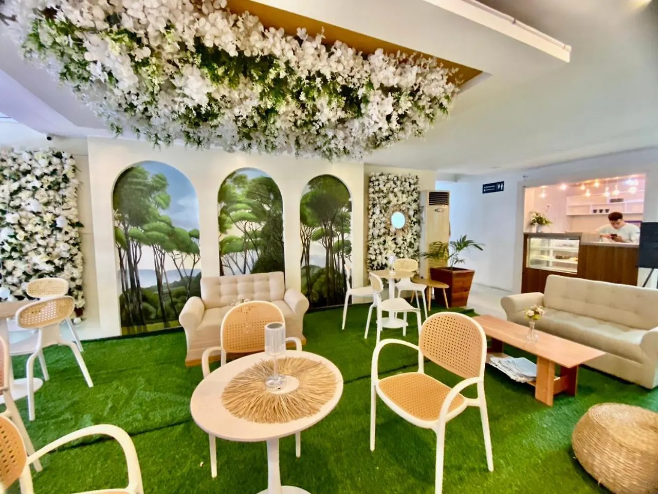 Hotel Euroasia By Bluebookers Angeles