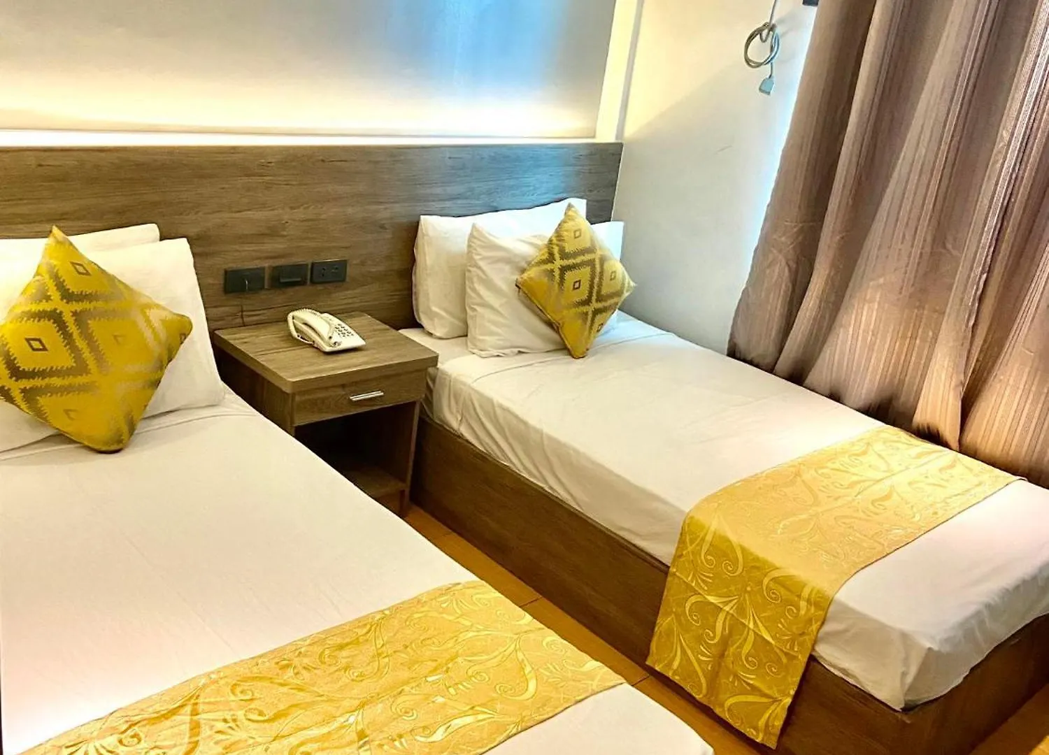 ***  Hotel Euroasia By Bluebookers Angeles Filipíny