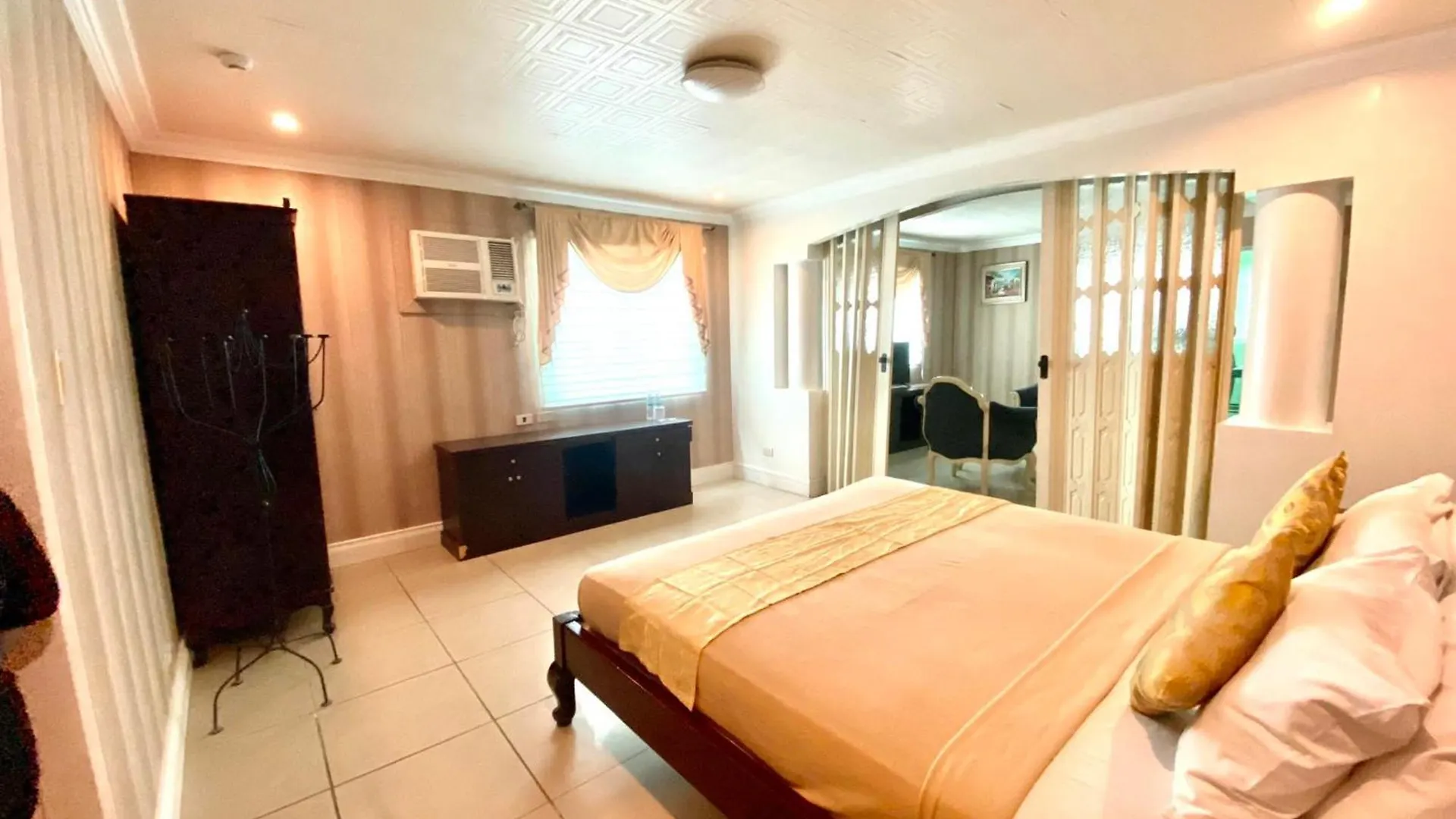 Hotel Euroasia By Bluebookers Angeles