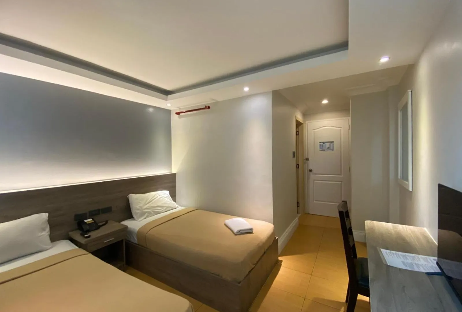 Hotel Euroasia By Bluebookers Angeles