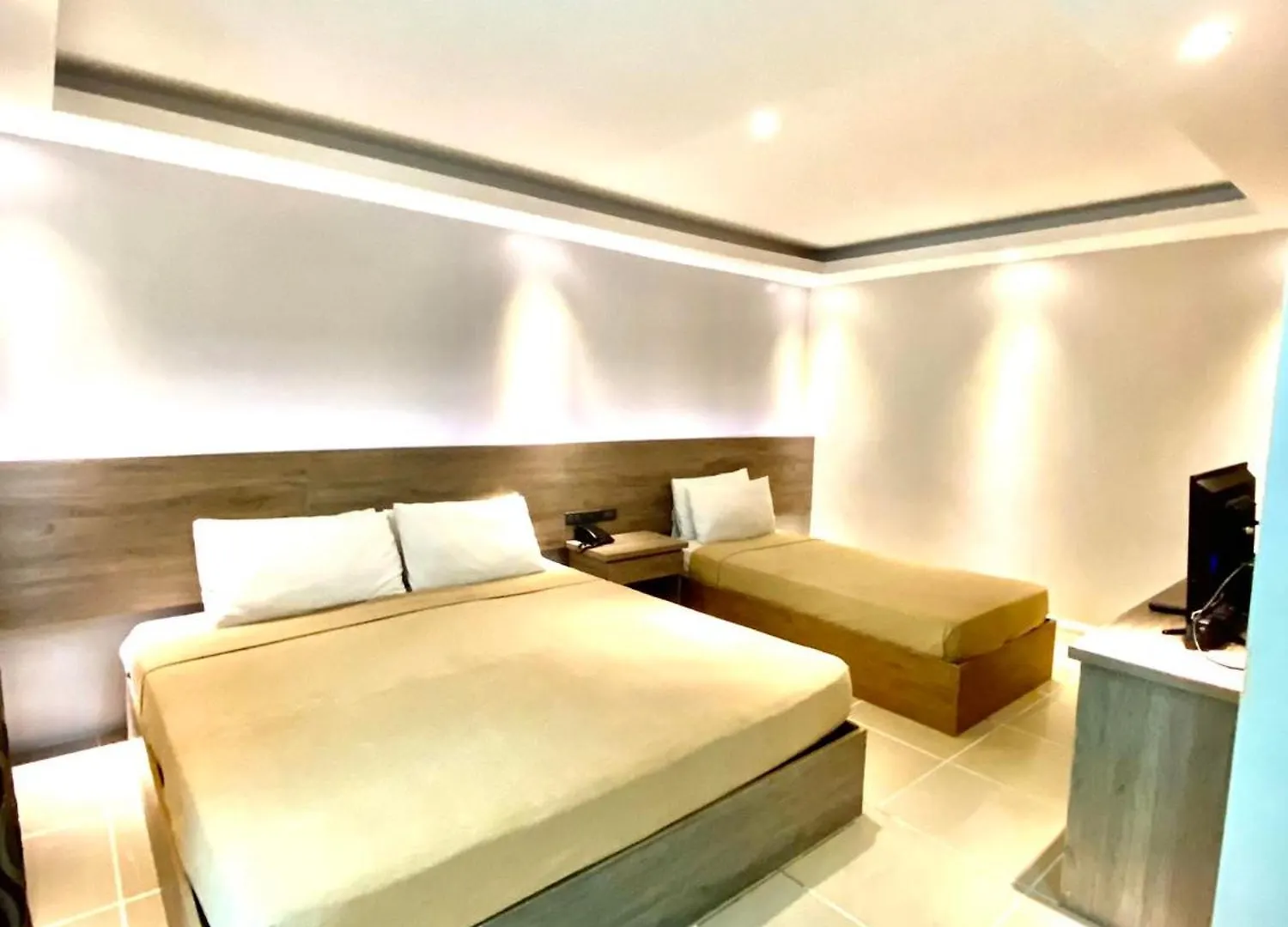 Hotel Euroasia By Bluebookers Angeles Filipíny